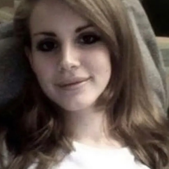 Meet your Posher, Emily - Picture 1 of 1